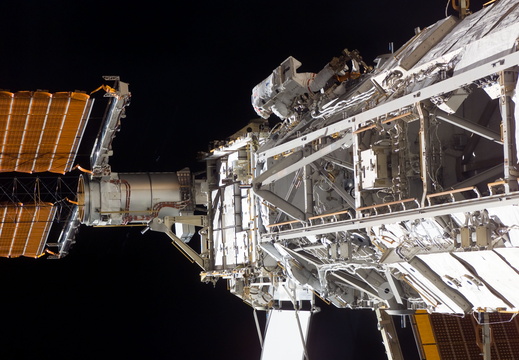 STS117-E-07286