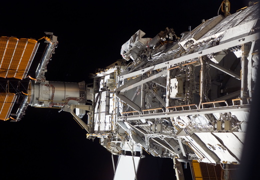 STS117-E-07288
