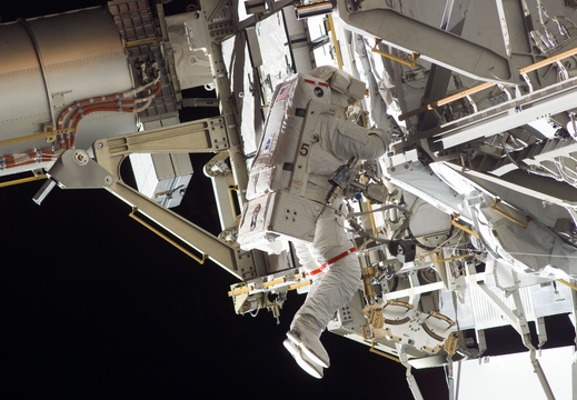STS117-E-07289
