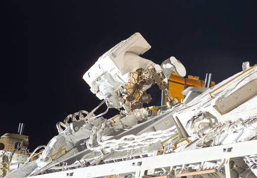 STS117-E-07302