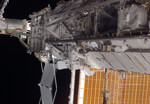 STS117-E-07314
