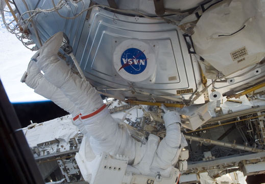 STS117-E-07591