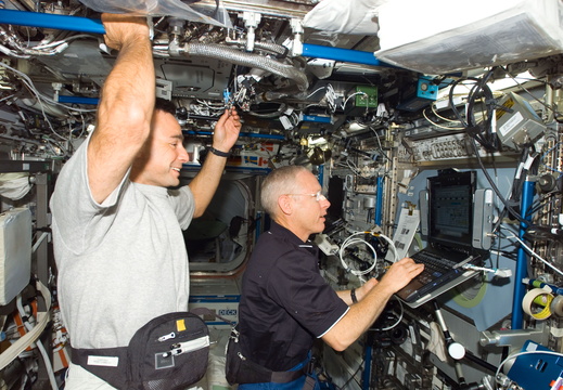 STS117-E-07644