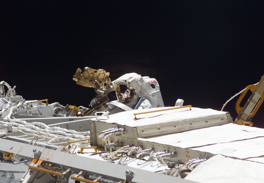 STS117-E-07738