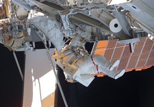 STS117-E-07740