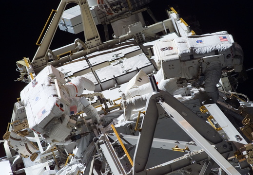 STS117-E-07776