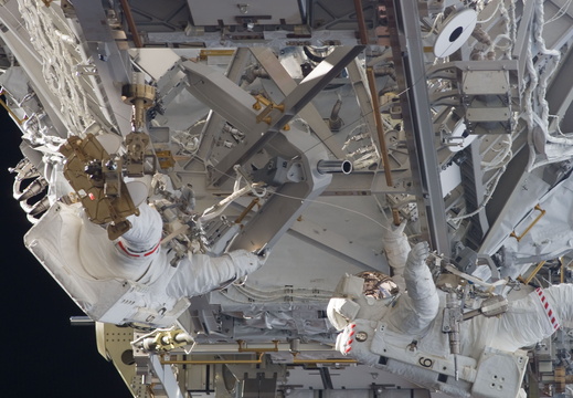 STS117-E-07783