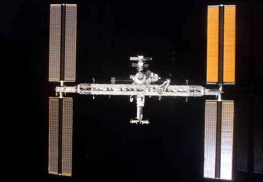 STS117-E-07999