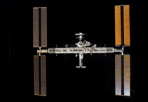 STS117-E-08002