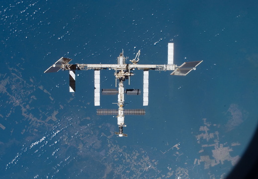 STS117-E-08015