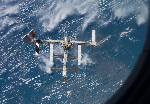 STS117-E-08020