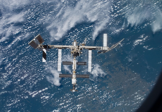 STS117-E-08021