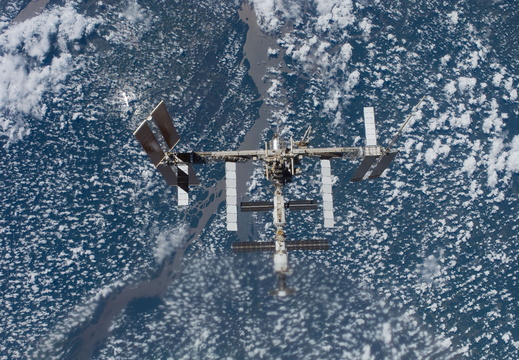 STS117-E-08025