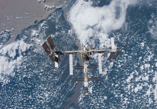 STS117-E-08026