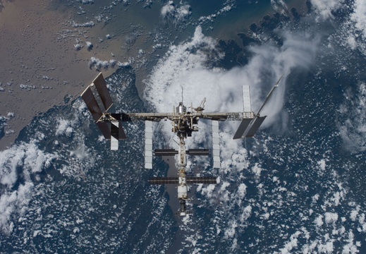 STS117-E-08028