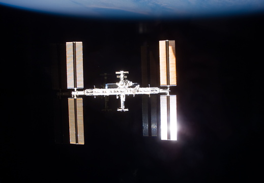STS117-E-08725
