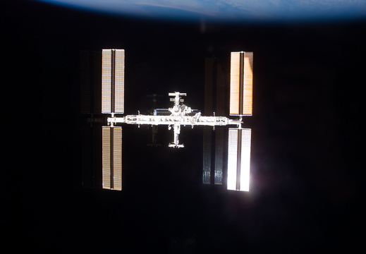 STS117-E-08727