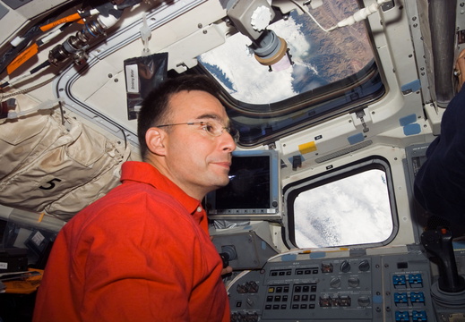 STS117-E-08746