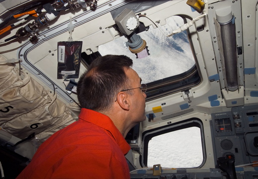 STS117-E-08747