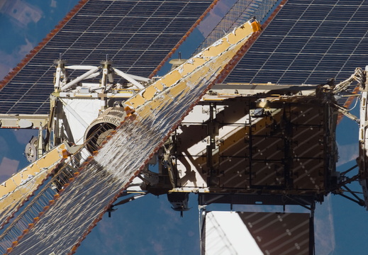 STS117-E-08753