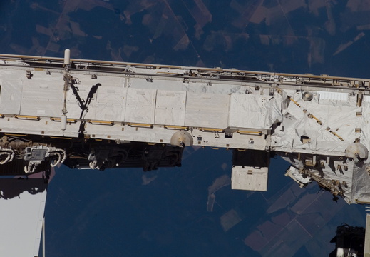 STS117-E-08757