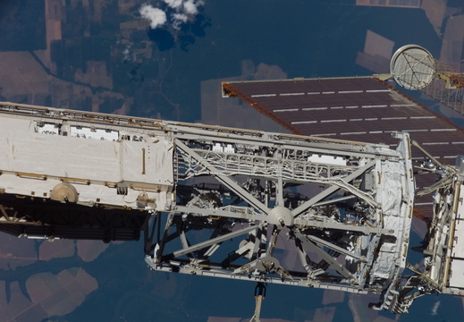 STS117-E-08763