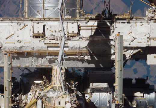 STS117-E-08769