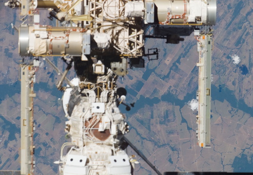 STS117-E-08771