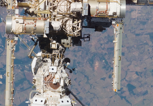 STS117-E-08772