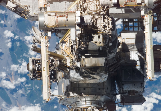STS117-E-08781