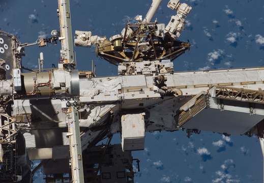STS117-E-08792