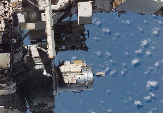 STS117-E-08793
