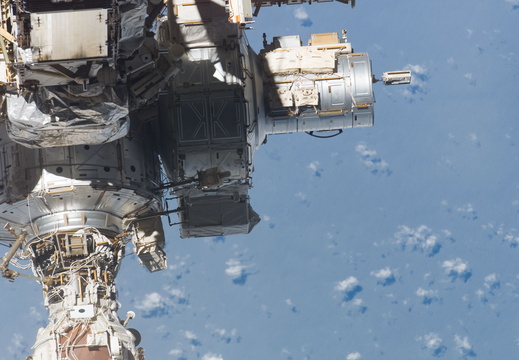 STS117-E-08794