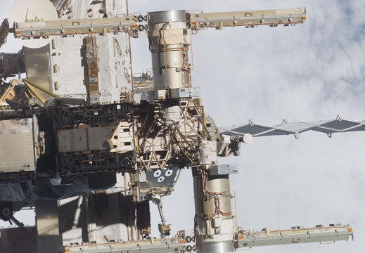 STS117-E-08796