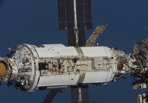 STS117-E-08800