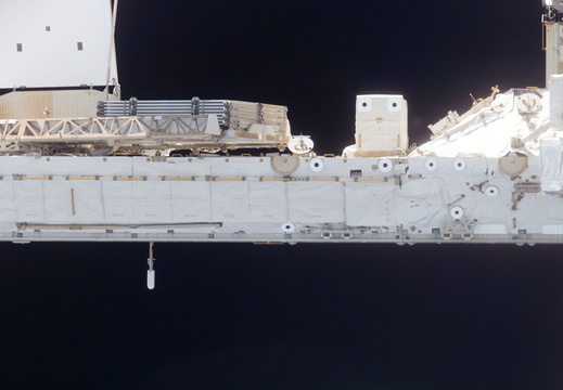 STS117-E-08823