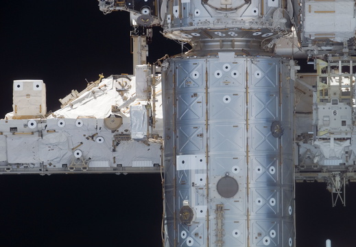 STS117-E-08825