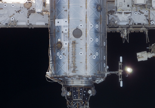 STS117-E-08827