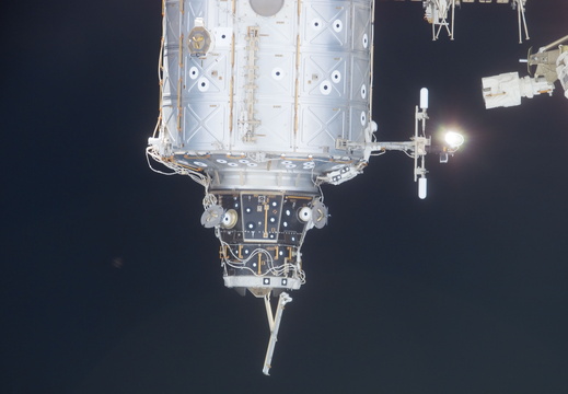 STS117-E-08828