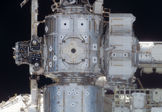 STS117-E-08829