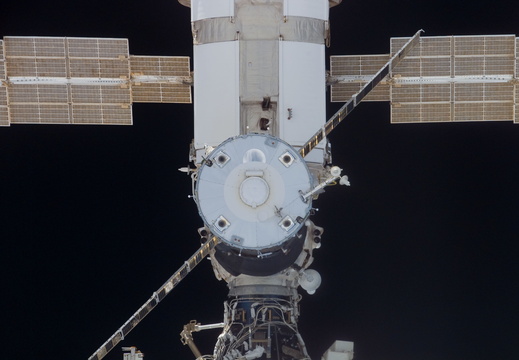 STS117-E-08831