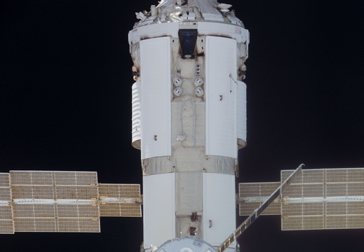 STS117-E-08832