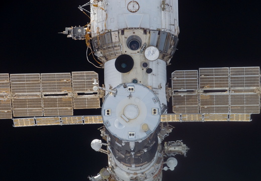 STS117-E-08835