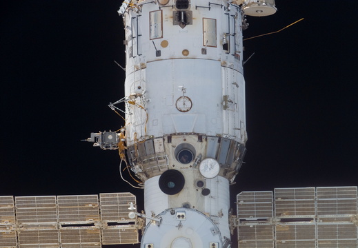STS117-E-08836