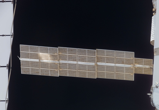 STS117-E-08847