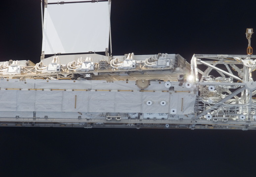 STS117-E-08858
