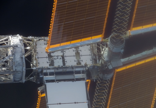 STS117-E-08875