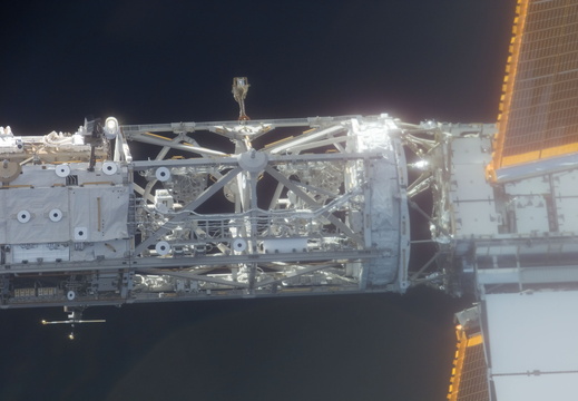 STS117-E-08876