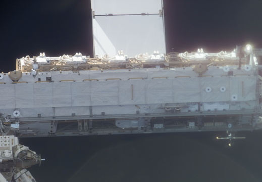STS117-E-08878