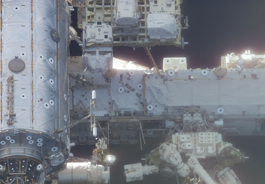 STS117-E-08884
